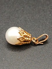 vintage 14K yellow gold ornate bell cage or cap cultured pearl pendant