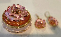 joan rivers jeweled secrets keepsake box Floral Fantasy brooch earrings pin
