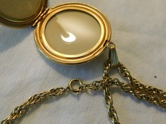Vintage 12K Gold Filled Photo Locket Pendant Necklace 35.9 Grams