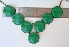 Vintage 1960 – 70s Emerald Green Glitter Lucite Acrylic Statement Necklace 19.5″