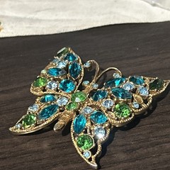 VINTAGE REGENCY SIGNED GOLD GILT TEAL BABY BLUE GREEN RHINESTONE BUTTERFLY
