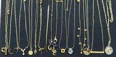 100 pcs Vintage Now Gold Tone Pendants Chains Necklaces Lot Signed & Unsigned