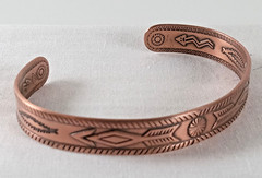 Wheeler Manufacturing Co. solid copper petite cuff embossed arrows 2 1/8″ dia