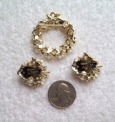 Vintage Lisner White Thermoset Flowers Clip-On Earrings & Pin or Brooch Set