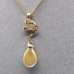 CAROL LEE SIGNED VINTAGE GOLDEN FAUX PEARL GOLDTONE CHAIN NECKLACE 15″