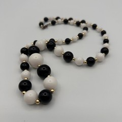 Vintage Black White Graduated Bead Necklace Gold Tone Spacers Single Strand 24″