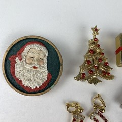 Vintage Christmas Brooch/Earring Lot. Christmas trees, Stockings, Presents.