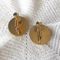 VINTAGE SHINY GOLD TONE 1″ SCREW BACK HINGED STYLE CLIP-ON EARRINGS w/PAT. NO.