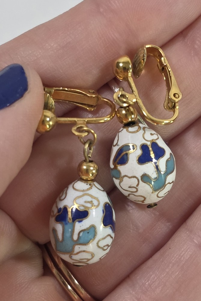Vintage Cloisonne Enamel White/Blue Floral Drop Dangle Clip-On Earrings