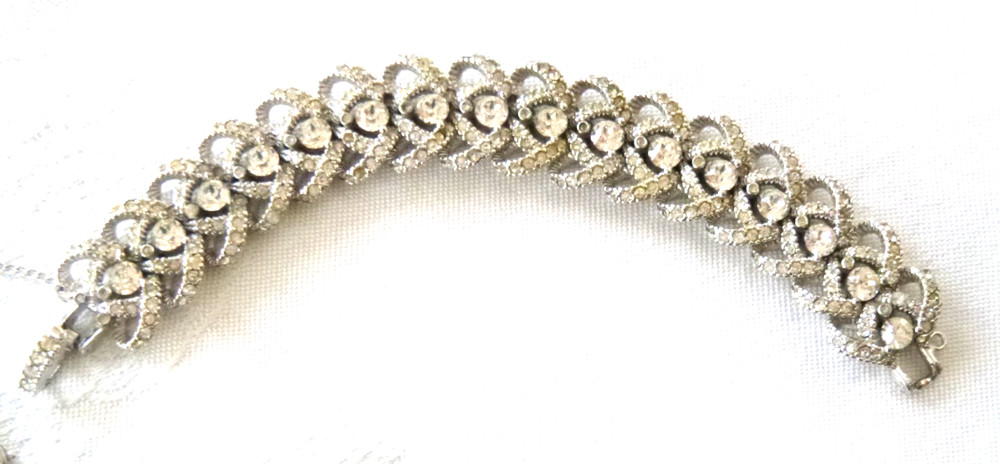 Stunning Vintage CINER Rhinestone Bracelet 6.75″ Foldover Clasp & Security Chain