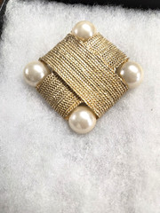 Vtg Les Bernard gold tone faux pearl Pin