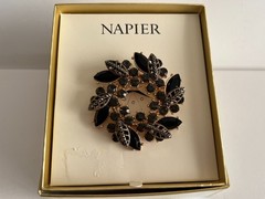 Napier Black Dark Green Faceted Crystal Round Brooch Signed 2 1/4″ New In Box