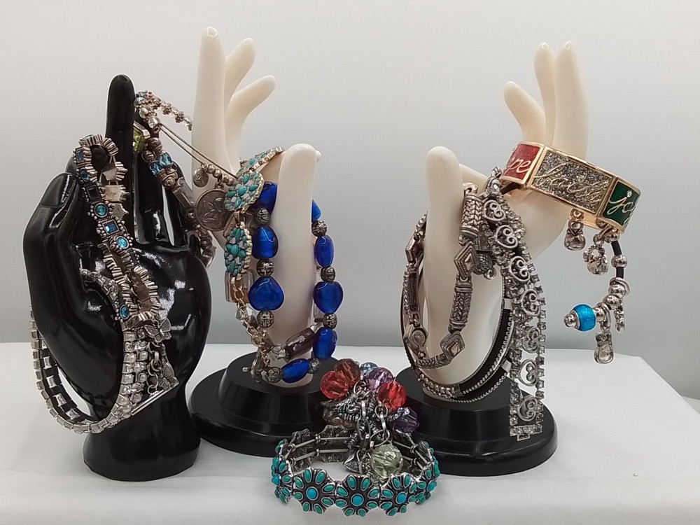 16 LOT R VINTAGE ESTATE BRACELETS TENNIS TOGGLE CHARM STRETCH BANGLE VARIETY