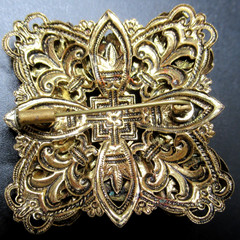 Coral Colored Cabochon Golden FIligree Vintage Brooch W/ Trombone Clasp