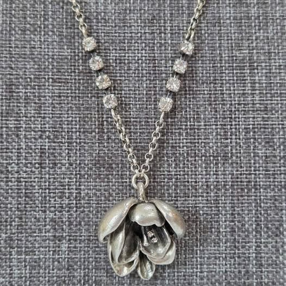 Vintage Fossil Silver Tone Flower Rhinestone Station Necklace Key Charms 19″