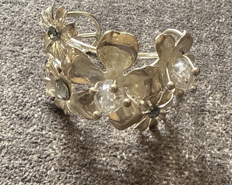 Vintage Flower Braelet w/ Rhinestones