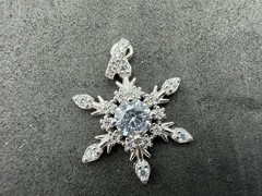 1.64g Vintage Sterling Silver 925 Snowflake Pendant Sparkling Round Accent M