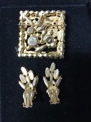 RARE Vtg Juliana D&E Book Set Pink Green Brooch & Earrings Set Uranium Glass