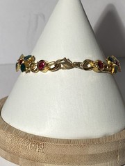 Vintage Avon 1995 Christmas Holiday Sparkle Gold Tone Bracelet Holly Berry Links