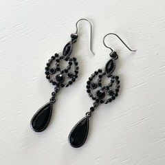 Vintage silvertone & black faceted plastic/acrylic stone dangle earrings goth