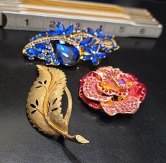 Vintage To Now Goldtone Leaf Rhinestone Blue Pink Flower Brooch Lot 293-160