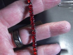 Vtg Costume Jewlery Ruby Red Crystal Glass 2.25″in Stretchy