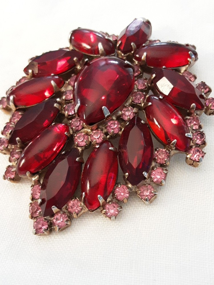 Vintage Red and Pink Rhinestone Brooch with Faceted Prongs Gold Tone