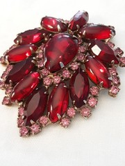 Vintage Red and Pink Rhinestone Brooch with Faceted Prongs Gold Tone