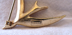 Vintage Crown Trifari Goldtone Swallow Brooch w/ Red Rhinestone Eye 1.25″ 1960s