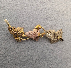VTG 12K Black Hills Gold TRI COLOR LEAF GRAPE VINE PIN BROOCH 2.25″ long