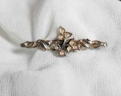 Vintage Delicate Silver and Pearl Ivy Leaf Brooch/Pin