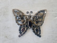 Vintage Forest Green Butterfly Brooch Navette Rhinestones Pin 2″ Unsigned Weiss?