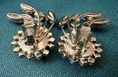 FANTASTIC VINTAGE HOBE 2 1/4” CLIP ON CLIMBERS EARRING COPPER FLUSS MULTI COLORS