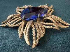 RETRO DRAMATIC VINTAGE COSTUME GILT METAL STAR LARGE PURPLE BLUE STONE BROOCH