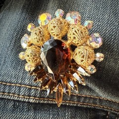 JULIANA D&E BOOK PIECE Ref #3838 Gold Tone Ball Pear Rhinestone Vintage Brooch