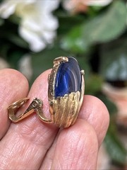 57. Rare Crown TRIFARI Gold tone Blue Oval Cabochon Clip on Earrings 14.7g, 21mm