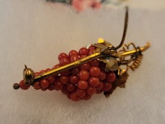 ANTIQUE VICTORIAN CORAL GRAPE BUNCH BROOCH-GILDED 800-FRUIT