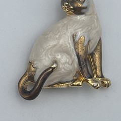 Green Eyed Cream Swirl Enamel Cat Kitten Brooch Gold Tone Siamese Ring Clasp