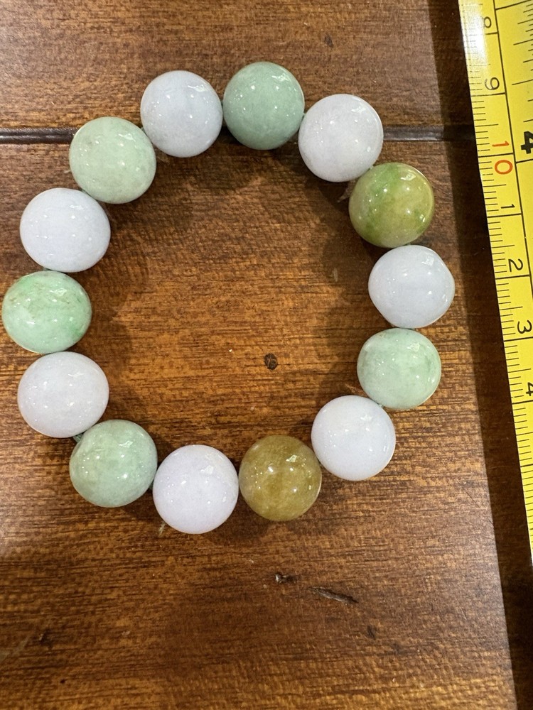 Vintage Beautiful Jade Bracelet 2.25 inch from side to side stretchable