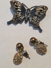 MONET Vtg Butterfly Brooch Pin Blue White Multi Color Rhinestones W/ Earrings