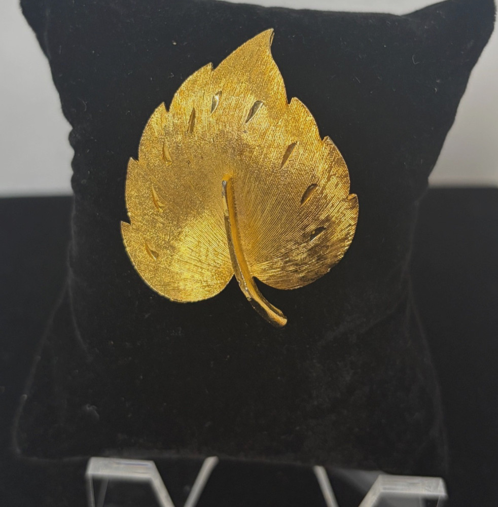 Lind Gal Gold Tone Brushed Texture Autumn Leaf Brooch Signed Vintage