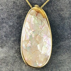 Lauren Conrad Mother Of Pearl Crackle Pendant Necklace Pink Iridescent 16″