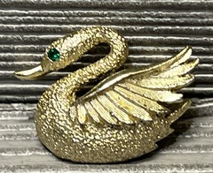 Green Eyed Swan Pin Brooch Gold Toned Vintage Gerry’s Fashion Jewelry 1.25”