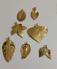 1970/80s lot of 7 gold dipped natural leaves pendants (#525)