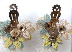1950’s Retro Rockabilly Plastic Flower Cluster Clip On Earrings Aurora Borealis