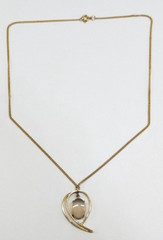 Vintage Opalescent Glass Gold Tone Swirl Surround Pendant Chain Necklace 18″