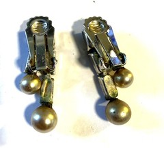 VINTAGE BEAU JEWELS FAUX PEARL AND RHINESTONE CLIP ON EARRINGS – ELEGANT