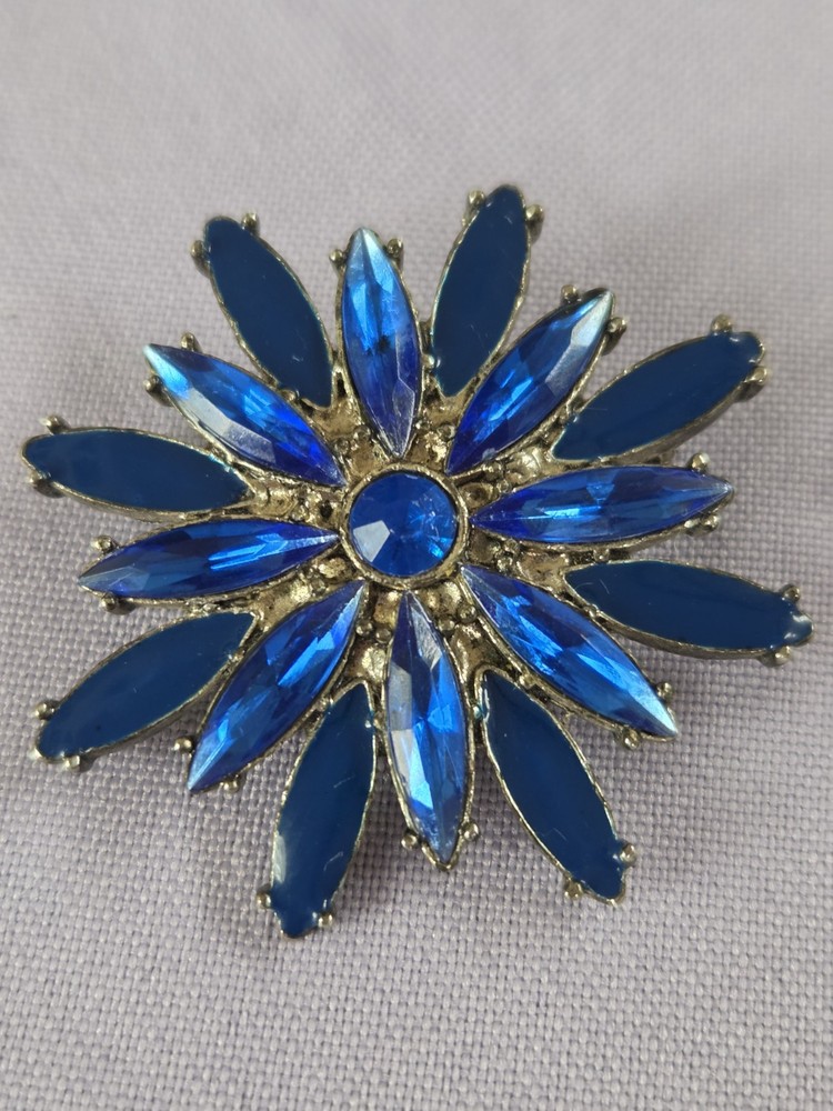 Vintage Star Burst Sky-Blue/Sapphire-Blue Resin Silver Tone Brooch Pin