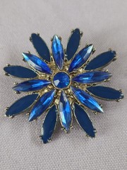 Vintage Star Burst Sky-Blue/Sapphire-Blue Resin Silver Tone Brooch Pin