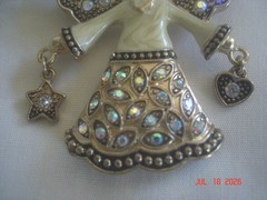 Vtg. SIGNED KC KENNETH COLE ANGEL PIN / BROOCH w/ AURORA BOREALIS RHINESTONES